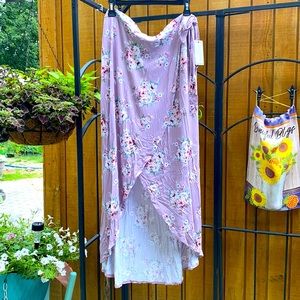 ⭐️ 3 for $29 No-comment -Plus- High Low Floral Skirt